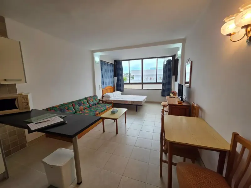 SANTA PONSA. Estudio, amueblado reformado, aire acondicionado, piscina, ascensor, parking comunitario a 300 mts de la playa. — photo 2