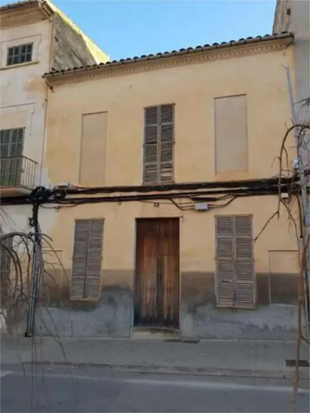 Old house located in front of Plaça Sant Jaime, could be renovated, or if you wanted to build, you could build a ground floor, parking — photo 1