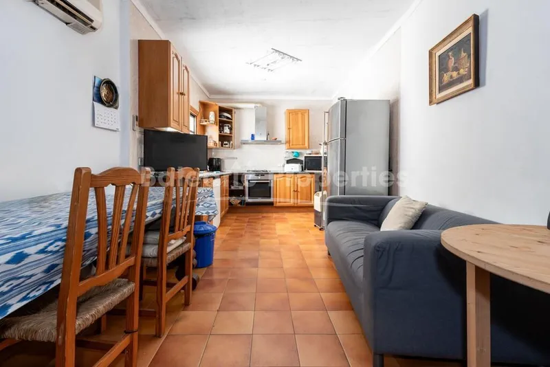 Town house with patio to refurbish for sale in the old town of Pollensa, North Mallorca — photo 2