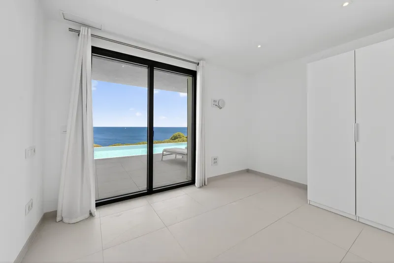Front line villa with coastal views in Cala Murada — photo 11