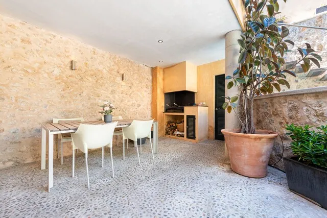 Charming town house with pool for sale in Pollensa Old Town, North Mallorca — photo 3