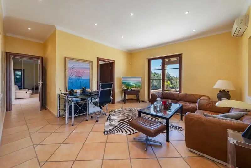 This wonderful luxury house occupies a plot of about 17,535 m2 and is offered for sale in one of the most prominent areas of northern Mallorca — photo 11