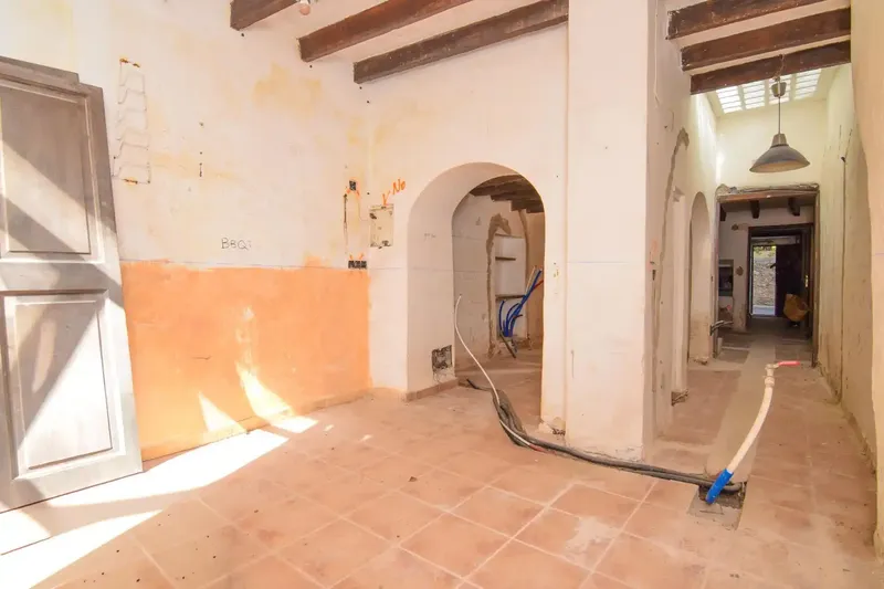 Unique opportunity to acquire a home for renovation with enormous potential, located in an emblematic area of Artà — photo 12