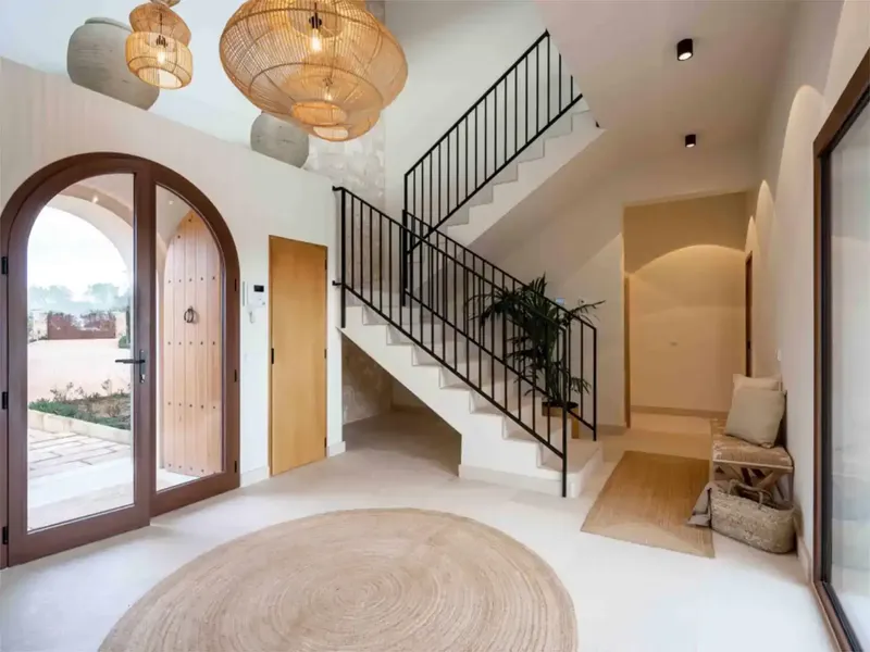 Discover this spectacular luxury villa located in a privileged setting near Santanyí. It sits on a 14,800 m² plot. This property perfectly c — photo 3