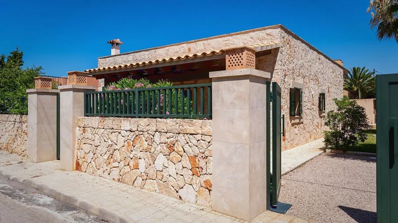 Natural stone chalet in Cap des Moro – with roof terrace and sea views — photo 2