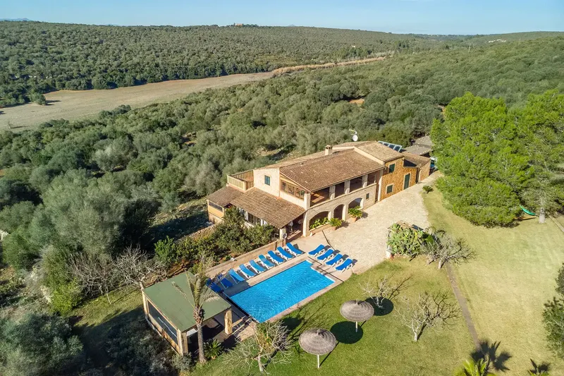 These two estates offer a unique opportunity for investors or families seeking an idyllic property with a rental license in Mallorca — photo 4