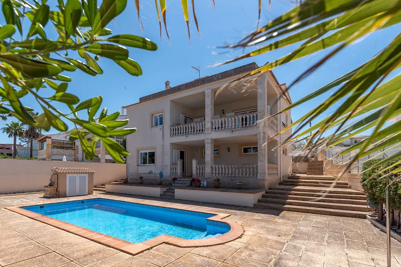 Villa with rental license and stunning views of the coast of Palma in second sea line — photo 6