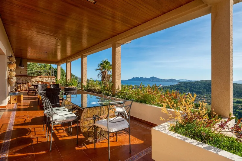 Exclusive villa set in an elevated position with panoramic views over the bay of Puerto de Pollensa — photo 4