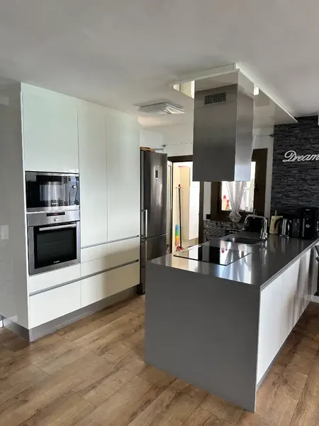Spectacular 98 m² apartment on the seafront in Cala Millor, located on the fifth floor of a building with a lift and with impressive — photo 4