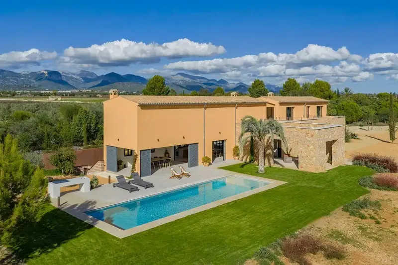 This magnificent newly built rural villa is for sale in Santa María del Camí. Situated in the picturesque countryside, it is — photo 5