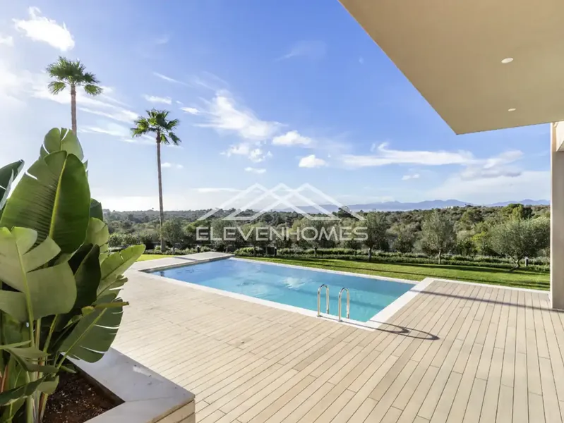 In the residential area of Son Gual II, a young and quiet neighborhood surrounded by green areas, this luxury villa with contemporary lines stands — photo 2