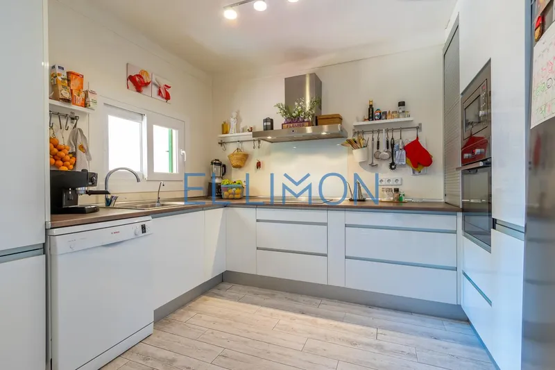 Semi Detached House — photo 12