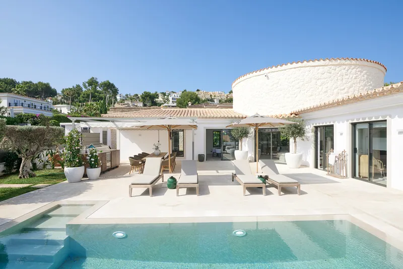 Modern family villa with traditional architecture in a prime location in Santa Ponsa - Marcel Remus Real Estate — photo 3