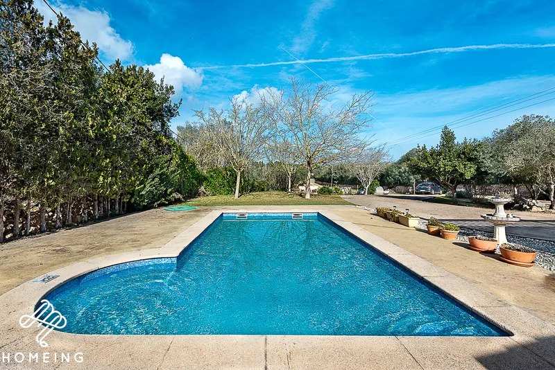 Beautiful rustic estate with 3-bedroom house, pool and large storage room — photo 5
