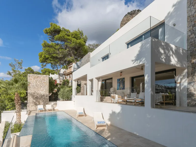 Villa with sea views in Cala Llamp — photo 3