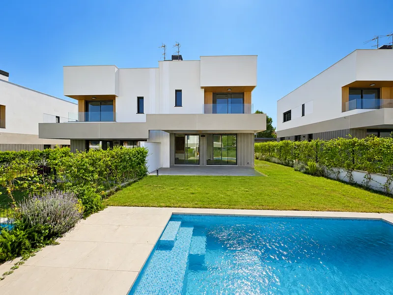 New modern villa in a prestigious area in Puig de Ros Mas — photo 2
