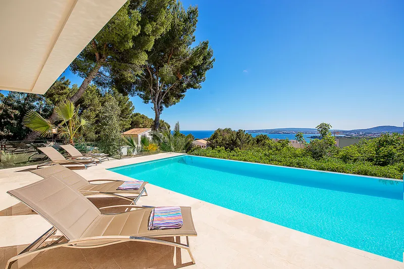 Elegant villa with 5 bedrooms for rent — photo 1