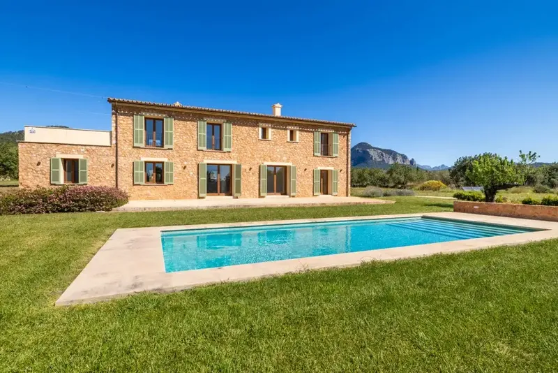 This impressive country house for sale in Alaró was completed in 2021 in the serene outskirts of the village. With spectacular views — photo 1