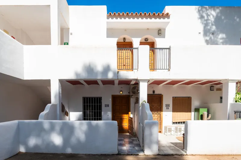 Apartamento en esquina con amplia terraza y vistas al mar en Portinatx — photo 10