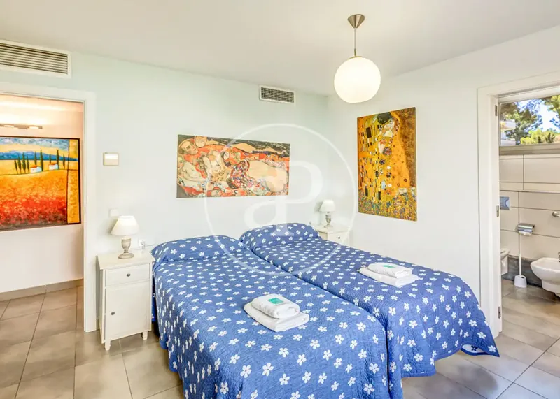 This 470 m² beachfront house in Puerto de Alcudia is a wonderful place to enjoy relaxing holidays by the sea — photo 7