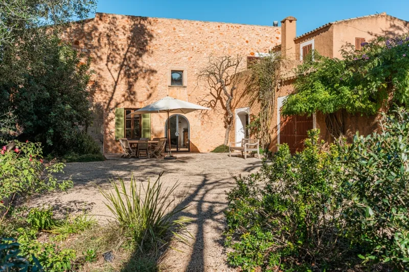Elegant country finca with pool, guest house & Mediterranean gardens—complete peace — photo 3