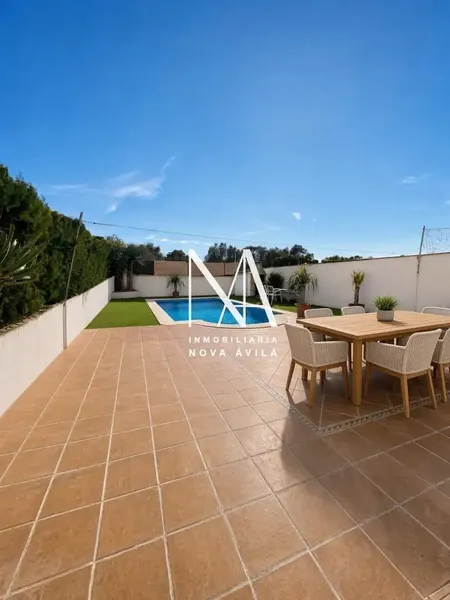 Se vende en EXCLUSIVA magnífico chalet pareado en Las Palmeras, Llucmajor, ubicado sobre una amplia parcela de 1.017 m2 y con aproximadament — photo 4