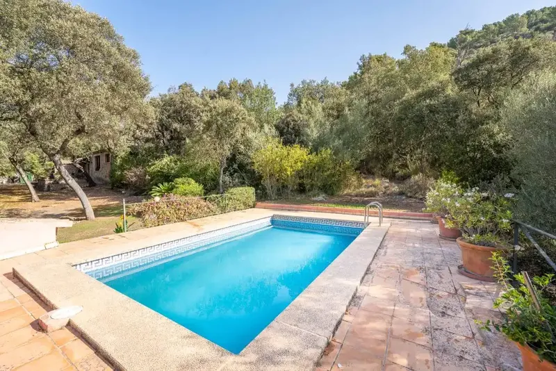 This magnificent 5-bedroom, 3-bathroom finca for sale in the Puigpunyent area near its charming village. With about 300 m2 this propi — photo 1