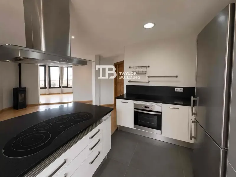 Taylor Building Real Estate offers this spacious 170 m² penthouse, located on the tenth floor, in the S'Olivera area, one of the most — photo 9