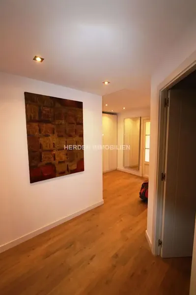 Herden Immobilien Mallorca exclusively sells a beautiful, bright and spacious apartment in the old town, directly at La Lonja in a prime location — photo 11