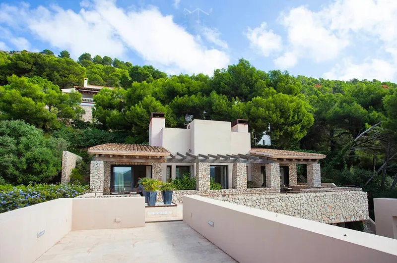 Impressive luxury villa with spectacular sea views — photo 6