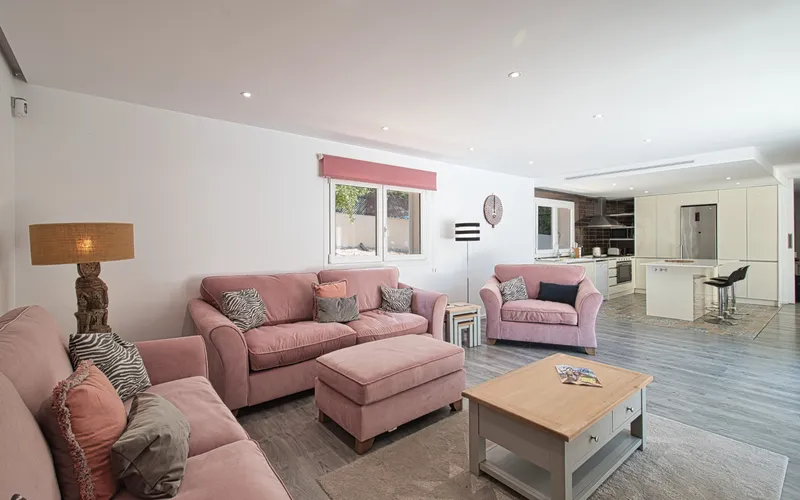 Spacious family villa in El Toro – Mediterranean living near Port Adriano — photo 6