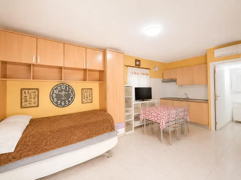 We present this practical and cozy studio of 22 m² built, located in the Virgen de Lluc area, Palma, a convenient location, well — photo 4