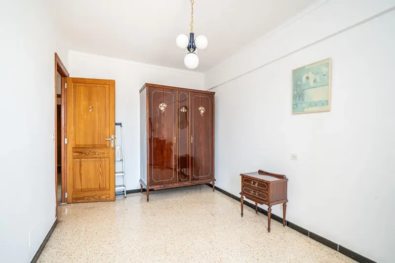If you are looking for a spacious home with multiple possibilities, this 111 m² apartment is an excellent opportunity. — photo 11