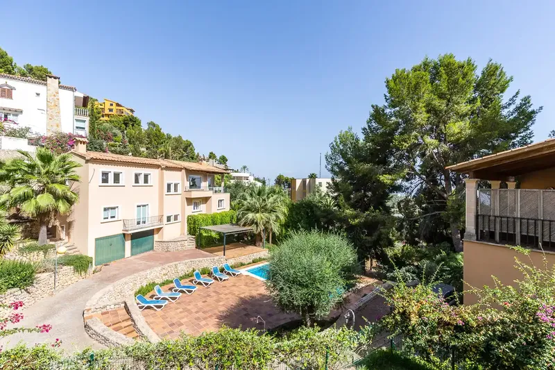 This magnificent villa in Genoa with sea views from the rooftop terrace and partial sea views from the living room is located in a — photo 10