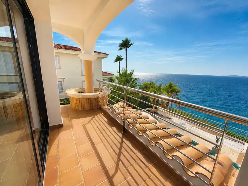 Llucmajor – Bahía Azul | First Sea Line (Delivered Unfurnished) — photo 11