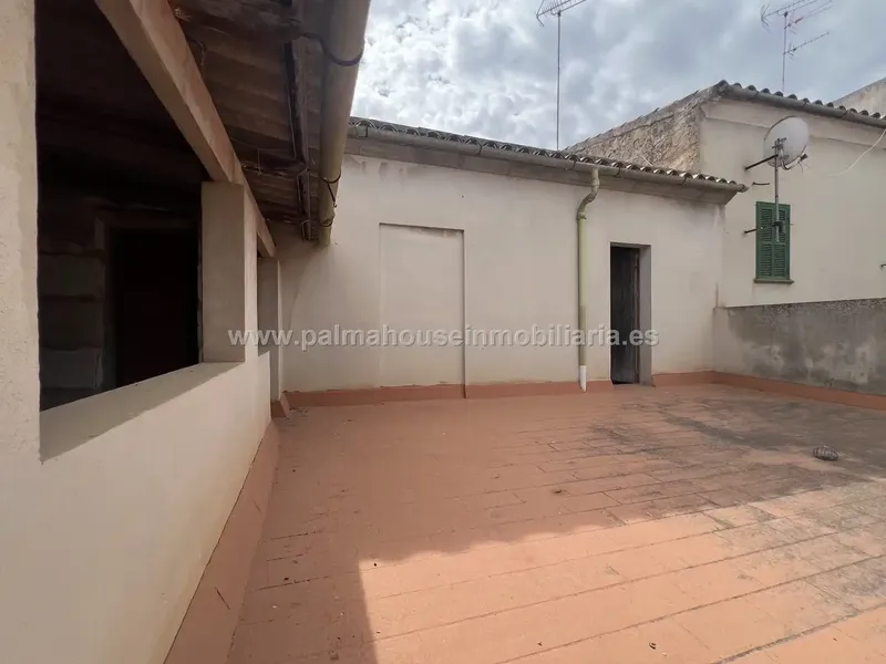 In the center of the island, 16 minutes from the beach and 25 from Palma, in a village with a wide variety of restaurants, residents all year round — photo 8