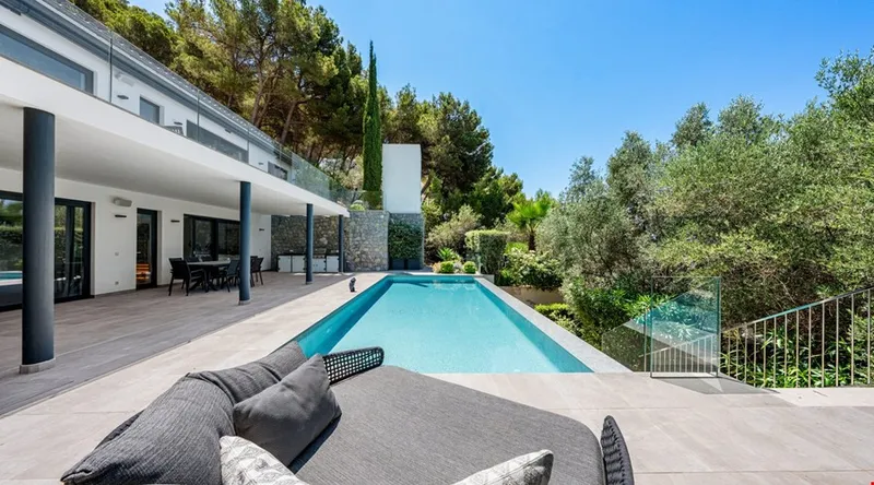 Contemporary coastal sanctuary with infinity pool and gym in Port d’Andratx — photo 4