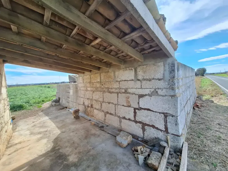 Rustic estate for sale with own well and irrigation pond, about 5,324 m2 of land and easy access next to the road — photo 3