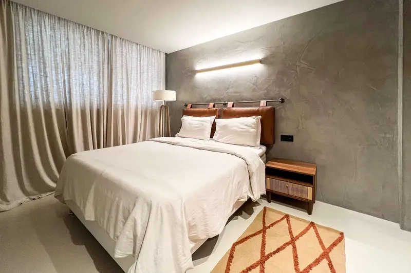This apartment, completely renovated in 2025, is located in the coveted Silverpoint residential complex in Portals Nous and combines a design — photo 11