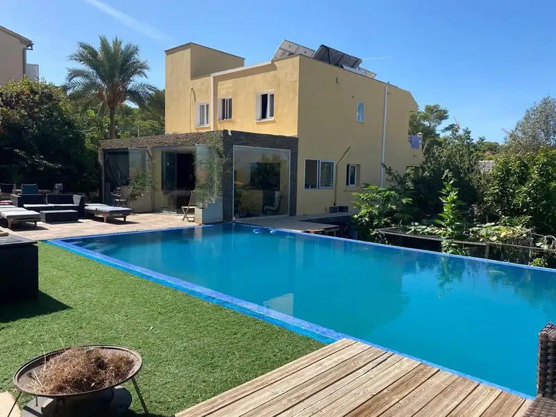 Modern villa in El Toro on a 1,000 m² plot, with 50 m² pool, 25 m² garage, 208 m² living space and expansion possibility. — photo 1