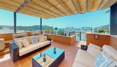 Buy a corner house with ocean views in Camp de Mar Golf — photo 1