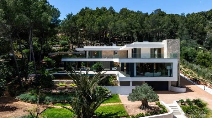 Spectacular avant-garde villa with large outdoor garden spaces and terraces in Son Vida — photo 1
