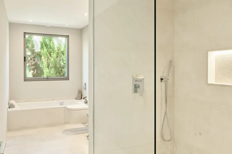 Exclusive: Impressive designer villa with sea views and garden - Marcel Remus Real Estate — photo 12