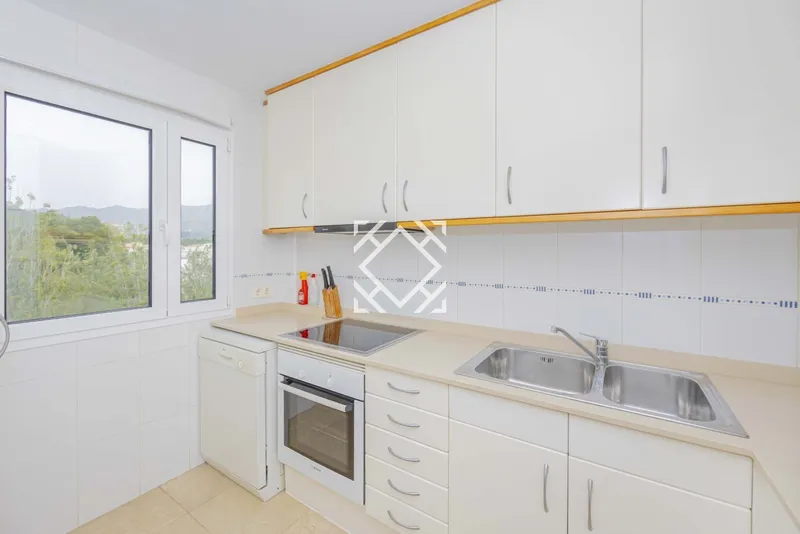 Unique Opportunity: Penthouse for Sale with Holiday License and Spectacular Views to the Bay of Pollensa, North of Mallorca — photo 10