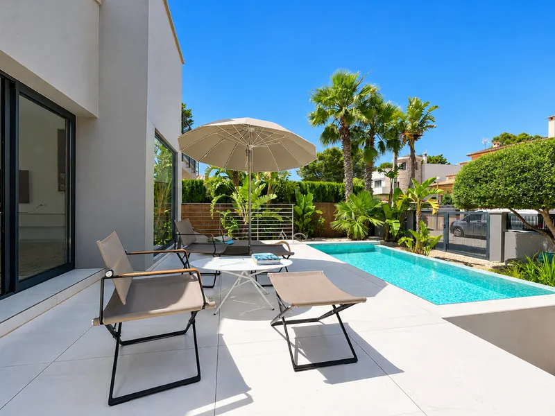 Modern villa with private relaxation area near Port Adriano in El Toro — photo 4