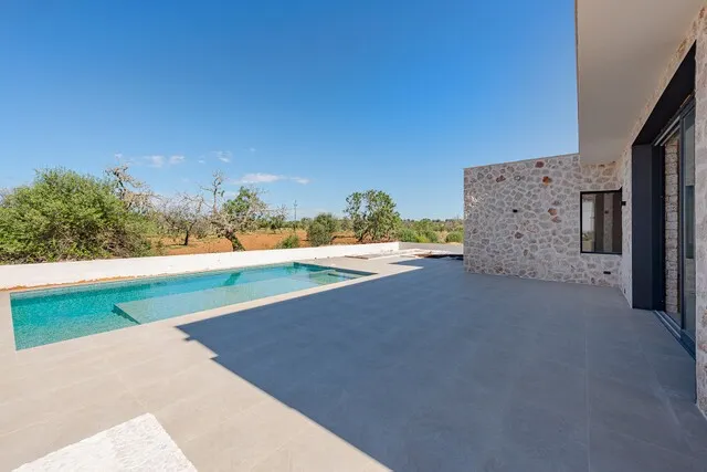 Modern villa with pool for sale in a quiet area near Sa Rapita, Mallorca — photo 1