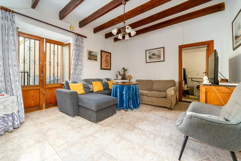 Magnificent townhouse for sale in Andratx Pueblo, a property that stands out for its spaciousness, brightness and for having an attractive outdoor space — photo 1