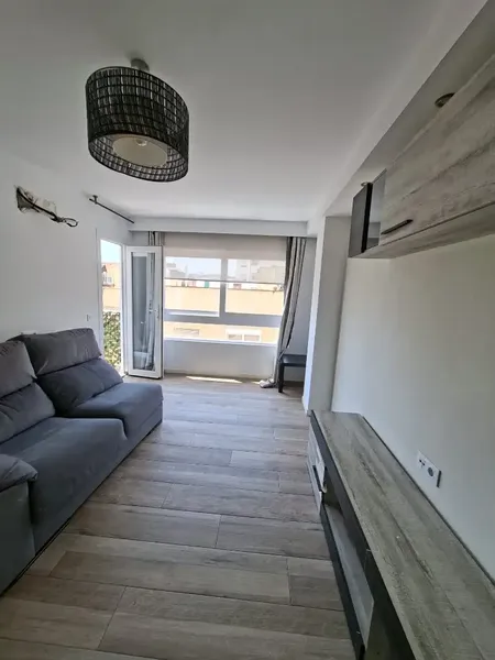 Apartment on 3rd floor with elevator. Fully renovated 6 years ago. — photo 1