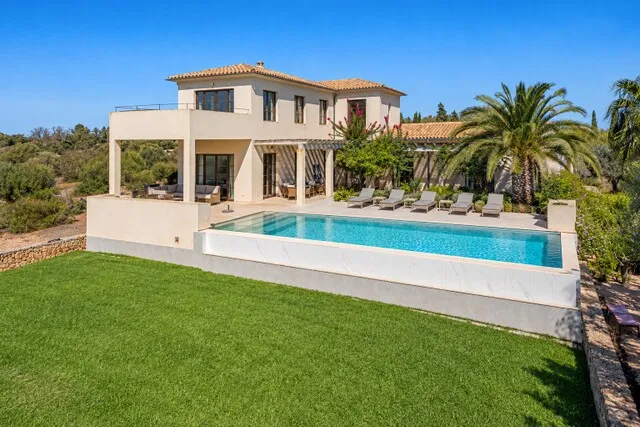 Villa with rental license and tennis court for sale near Ses Salines, Mallorca — photo 1