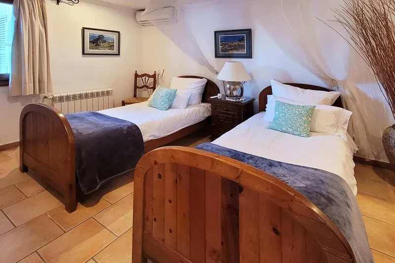Cala Llamp: 2-bedroom apartment with sea views for rent — photo 7